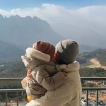 '<b>에릭</b>' 나혜미, 둘째 출산 앞두고 태교 여행..子과 "뽀뽀"