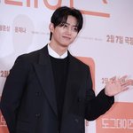 옥택연 프러포즈 사진에 결혼 임박설…소속사 “생일 기념 이벤트,...