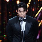 비연예인 여친에 무릎 꿇고 반지 프러포즈? "이벤트일뿐, 결혼<b>NO</b>"