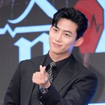  4년 열애 끝 결혼 <b>임박</b>? 프러포즈 사진 유출에 팬들 '깜짝'