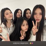<b>NJZ</b> 된 뉴진스, 완전체 셀카 공개…사이 좋은 다섯 소녀 [MD스타]