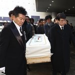 ‘해뜰날’ 꿈과 희망 남기고 故 송대관 영면…태진아 눈물의 애도...