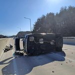 고속도로서 차량 전도.엄마와 10대 자녀 2명 큰부상