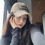조이, <b>근사</b>한 크러쉬 데이트 즐겼나..다 가려도 연예인 포스는 못...