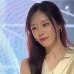  황재균과 이혼 아픔 치료됐나? 하트 보내고 웃었다 [<b>MD</b>스타]