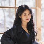 신예은, 복근까지 있었어? 파격 노출로 뽐낸 <b>슬렌</b>더 몸매