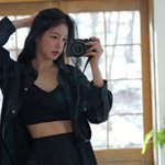 [SCin스타] “이렇게 핫했어?” 신예은, 복근+눈웃음으로 <b>팬심</b>...