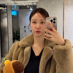 한그루, 세련된 미모에 <b>엉뚱</b> 반전美..애착 가방이 이거라니