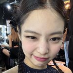 제니는 <b>셀카</b>를 너무 날것으로 찍는거 아님?