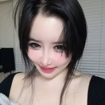 박봄, 이민호 셀프 열애설 타격 無..'가슴골 노출+해맑은 웃음'...