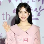 한지민, '나완비' 이어 로맨스…"차기작 긍정 검토 중"