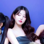장원영, 눈빛싸움