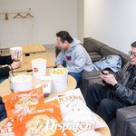 [디패<b>Go</b>] "이 관계는, 언.브로큰"…하정우X김남길, 날것의...