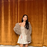 김유정, 초<b>미니</b> 드레스 입고 눈부신 각선미 자랑