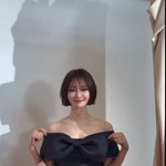 '단발 여신' 고준희, 가슴에 왕<b>리본</b> 달고...오프숄더 드레스로...