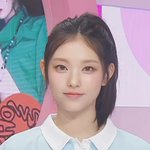 해린 이쁘기도 한데 귀엽게 생기지 않음??