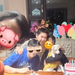 신동엽, 선혜윤 <b>PD</b>·자녀들과 오붓한 생일파티 "뽀뽀도 엄청해줘"