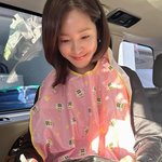 이런 모습?"…한지민, 꿀벌 <b>앞치마</b> 두르고 '음식'에 시선 고정