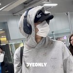 누가 얘 <b>옷</b> 빨지도 않고 입힌거임? 그래도 <b>아이</b>돌인데