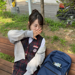  교복 입으니 진짜 학생인 줄…美친 방부제 미모[<b>SNS</b>는 지금]