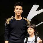 '아저씨' 원빈, 故 김새론 빈소 찾았다…아내 이나영과 근조화환