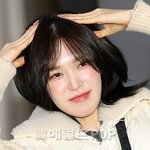 [포토]웬디, <b>야속</b>한 바람에 앞머리 사수