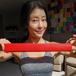 쥬얼리 출신 이지현, <b>선명</b>한 복근도 놀라운데..남다른 이두