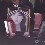 '천재 아역' 출신 故 김새론,발인식 유족·지인 마지막 <b>배웅</b> 속...