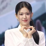 [어케생각해] 이즈나 윤지윤, 데뷔 하자마자 활동 중단 “건강상...