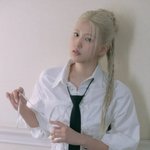 [어케생각해] [공식]이즈나 윤지윤, 활동 중단…"당분간 6인조로...