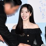 다현 ‘짧은 치마 가려주는 경호원’ [<b>MK</b>포토]