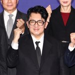 방시혁, 반쪽 된 모습으로 공식석상 올랐다…날렵한 턱선·홀쭉한 슈트핏...