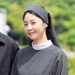  박형식 누나 됐다더니..<b>수녀복</b> 입고 온화한 '누이 미소'(보물섬)