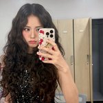 블핑 지수, <b>히피</b>펌+반짝이 의상..공주가 따로 없네