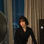 파격 변신..긴 머리 자르고 똑단발+란제리룩 완벽 <b>소화</b> [스타이슈]