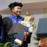 학사모 쓴 싸이 크러쉬소속사대표