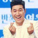 '4월 결혼' 김종민, 아기 품에 안고 미소… '좌충우돌' 육아...