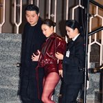 마마무 화사, 경호팀 부축 받으며 조심조심[포토엔HD]