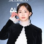 [포토] 금새록 '복근 노출 하트'