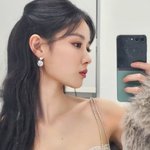 배우 김유정, 초미니 스팽글 드레스로 각선미 뽐내…<b>도발</b>+귀여움 공존