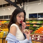 “봄이 성큼” 아이브 장원영, 화이트&amp;블루로 완성한 봄 스타일링...