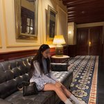 '4월 결혼' 앞두고 신행 맛보기 나섰나? 해외 여행서 행복감 <b>만끽</b>