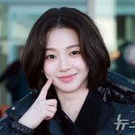 [드루와] [뉴스1 ]'똑단발 변신' 에스파 카리나, 공항에서도...