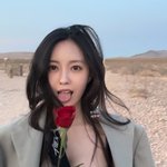 ‘결혼’ 효민, 웨딩촬영은 美 모하비 사막에서? 파격의 블랙 백리스...