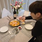 민경훈, 신기은<b>PD</b>와 깨 쏟아지네…와인에 감바스 '오붓한 저녁'