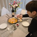 요리 잘한다는 <b>PD</b> 아내 만들었나? 민경훈, 신혼집서 달달한 식사