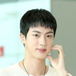 [모두드루와] [<b>POP</b>초점]BTS 진에 입맞춤한 50대 日 여성...