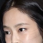 제니가 원래 <b>쌍꺼풀</b>이 없었나?