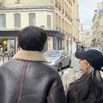 박보영·최우식, 해외 길거리서 포착…손잡고, 마주 보고 ‘멜로 <b>케미</b>’...