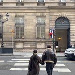 박보영최우식, 손 꼭 잡은 채…해외 데이트 포착 [<b>SNS</b>]